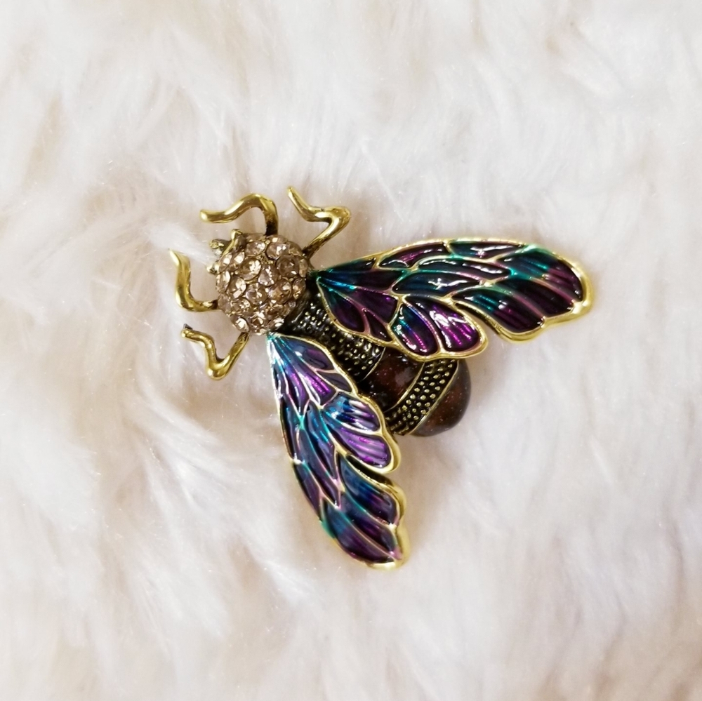 NEW 18K Gold Rhinestone Cicada Brooch - Picture 5 of 15